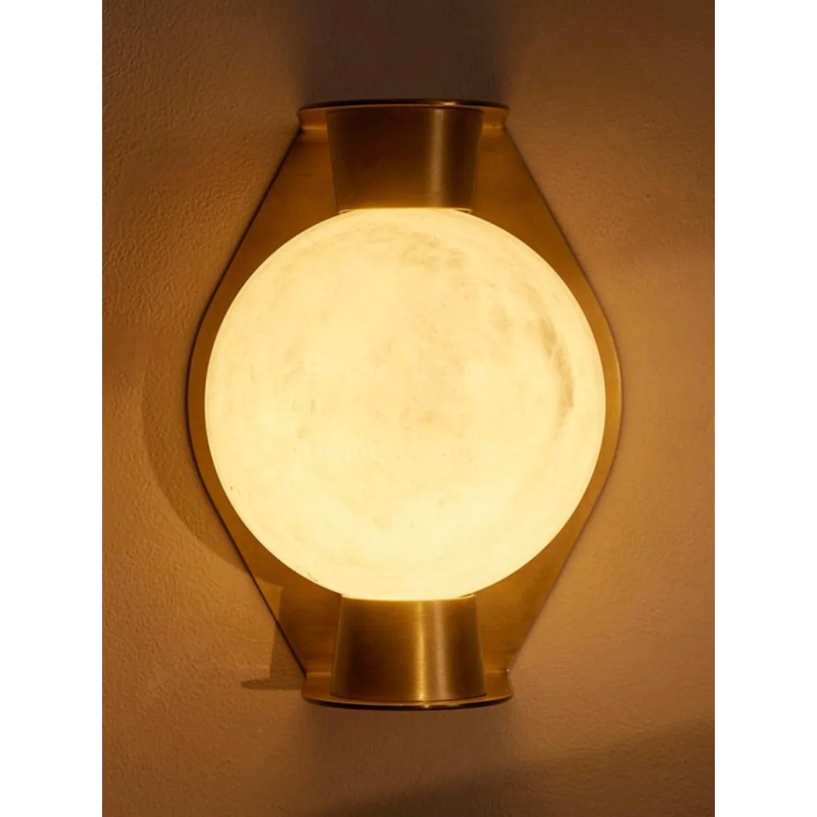ALABASTER GLOBE WALL SCONCE | CLDFR0252