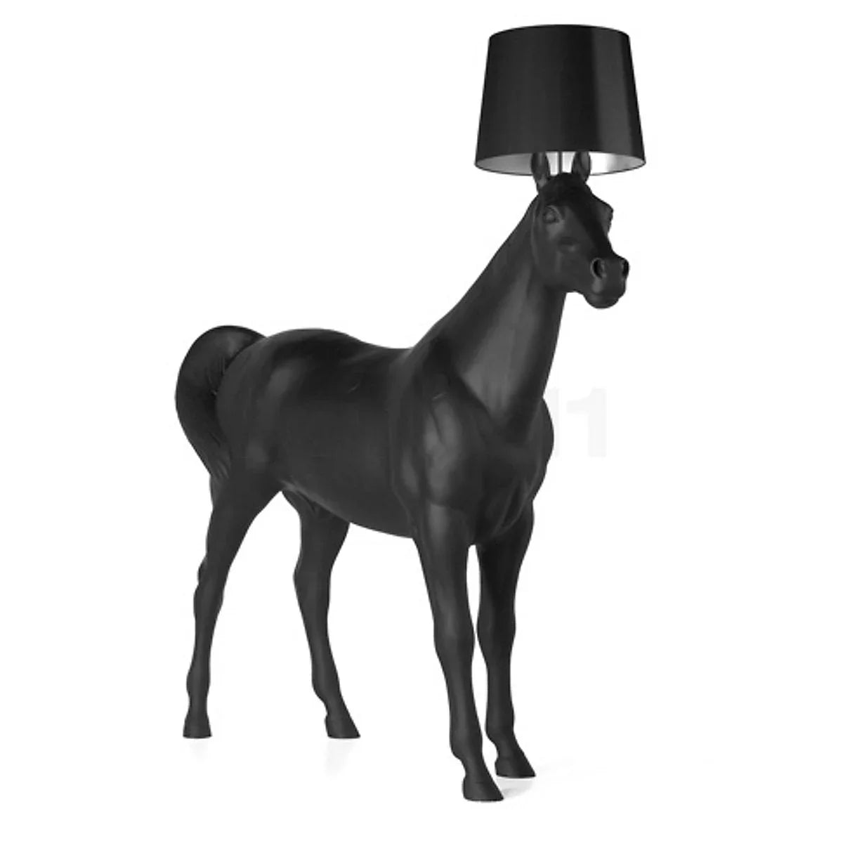 BLACK HORSE LAMP | CL7Z5584