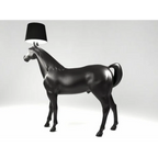 BLACK HORSE LAMP | CL7Z5584