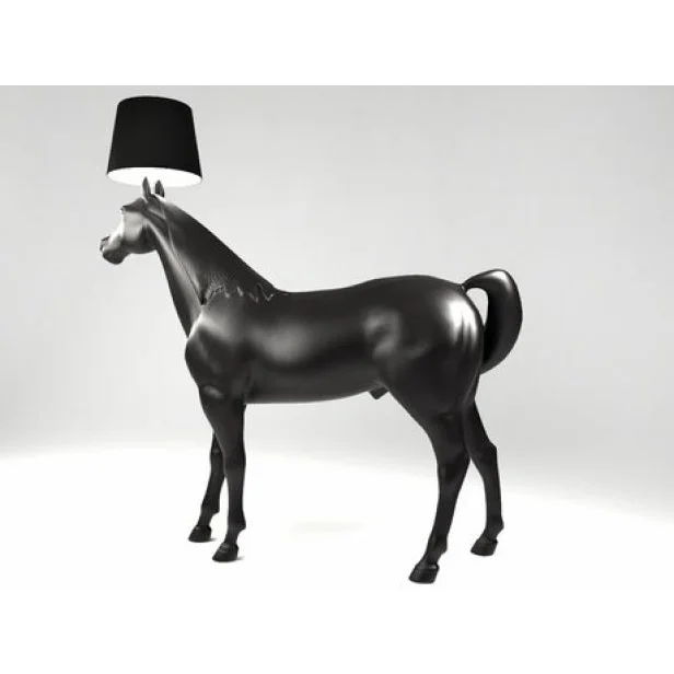 BLACK HORSE LAMP | CL7Z5584