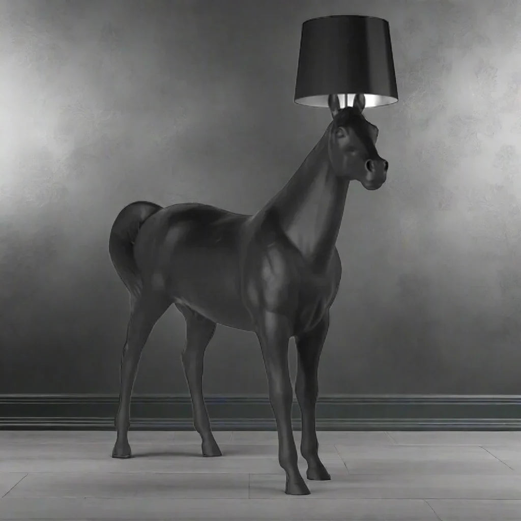 BLACK HORSE LAMP | CL7Z5584