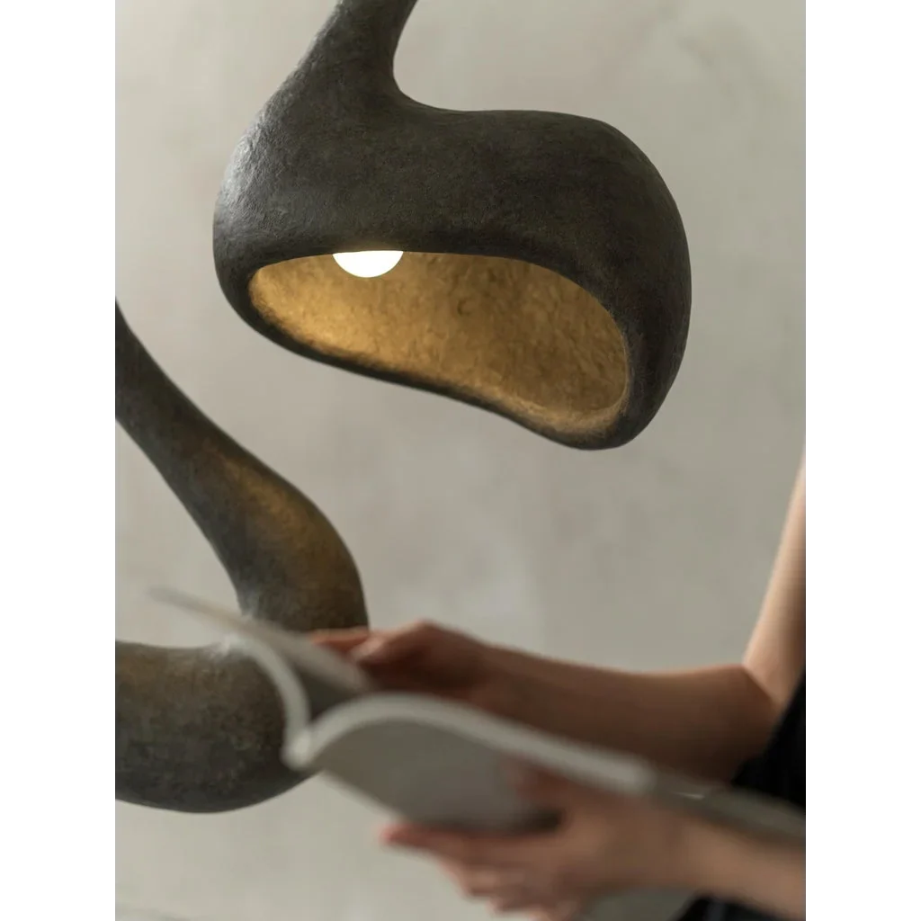 BLACK RESIN FLOOR LAMP | CLFAUS85D