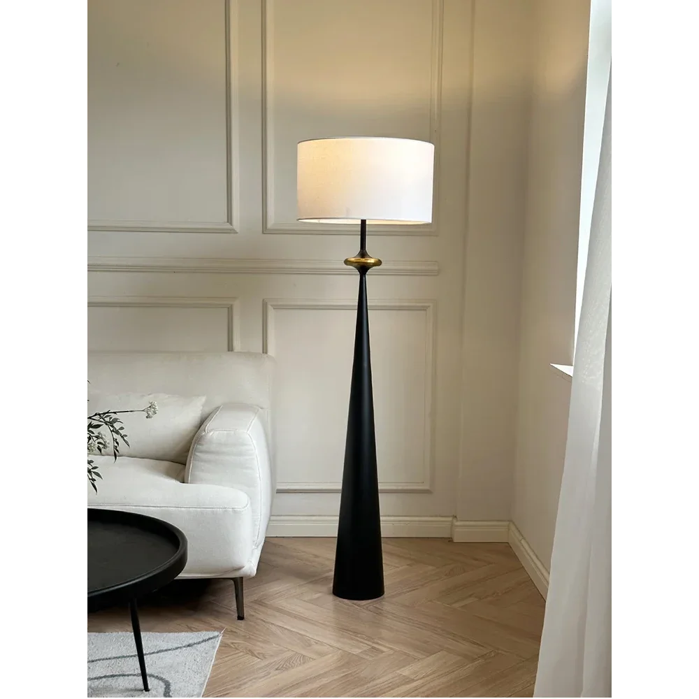 DORMON MINIMALIST FLOOR LAMP