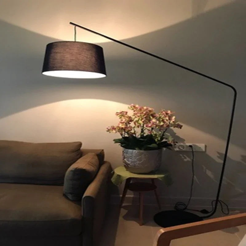 MODERN BLACK FLOOR LAMP WITH FABRIC SHADE