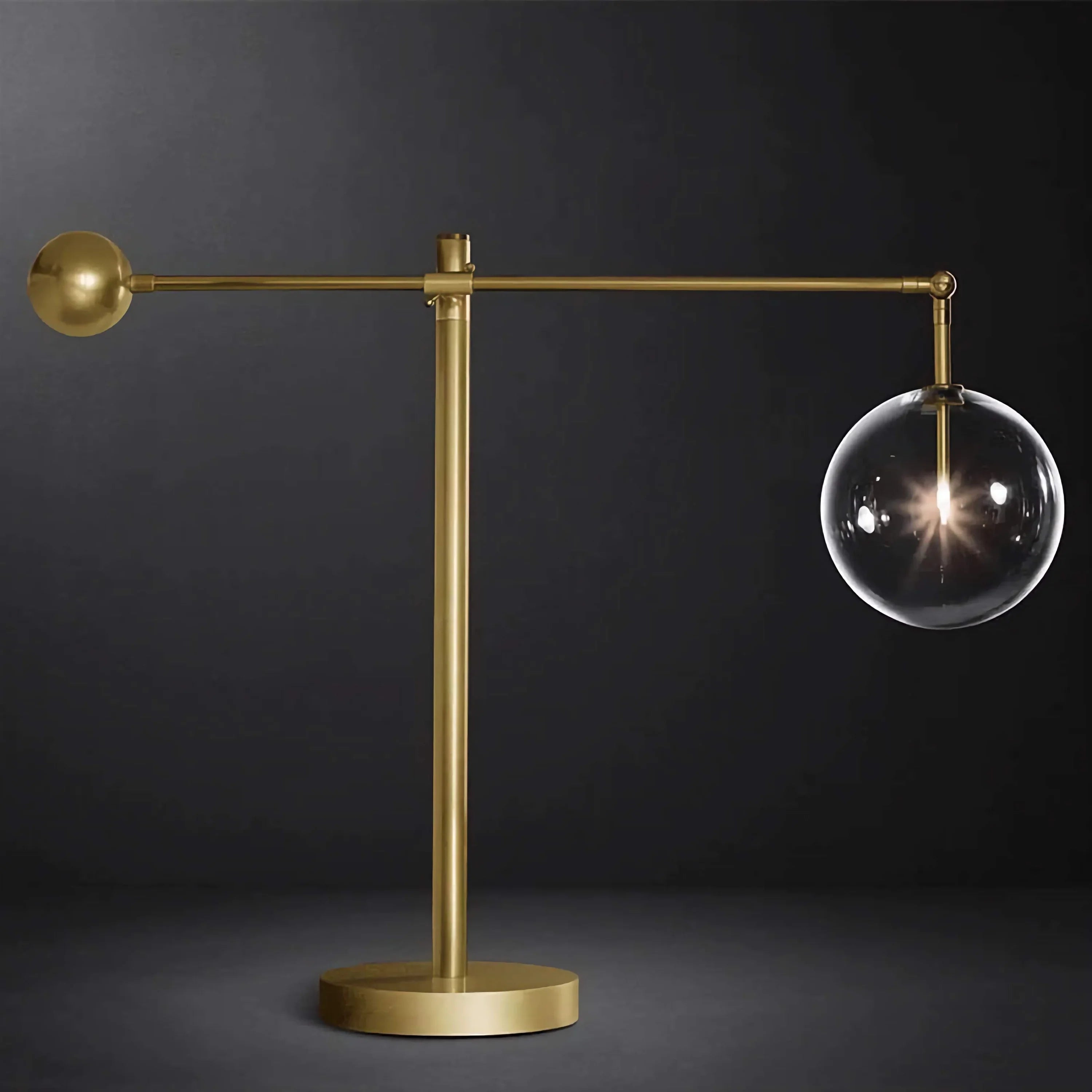 MODERN BRASS AND GLASS GLOBE TABLE LAMP | CLCBAL093