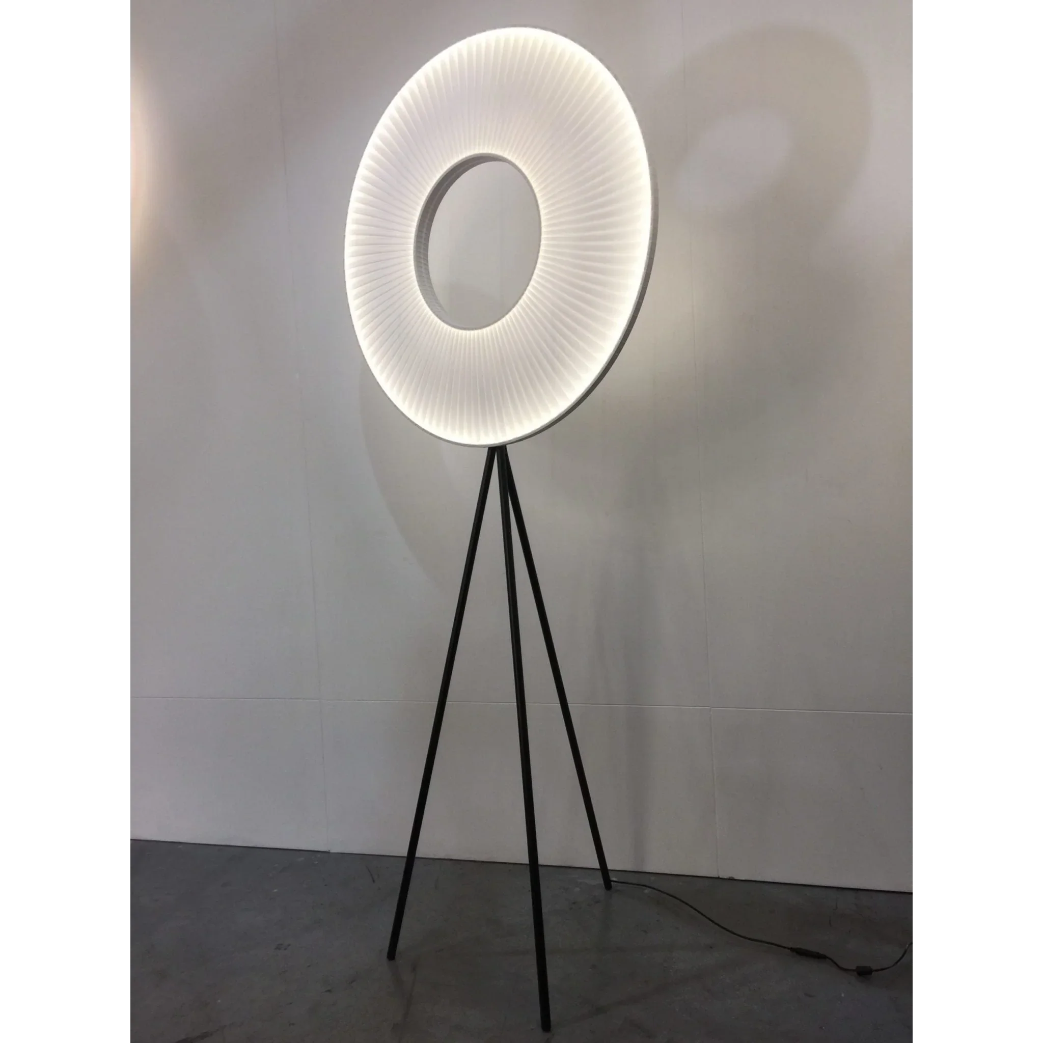 MODERN HALO FLOOR LAMP