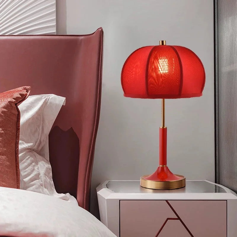 MODERN RED TABLE LAMP WITH WHITE FABRIC SHADE | DESIGN CLSS020N