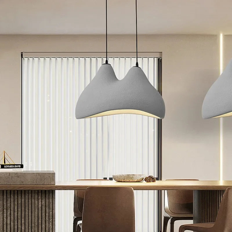 MODERN SCULPTURAL PENDANT LIGHT | CLBN67655