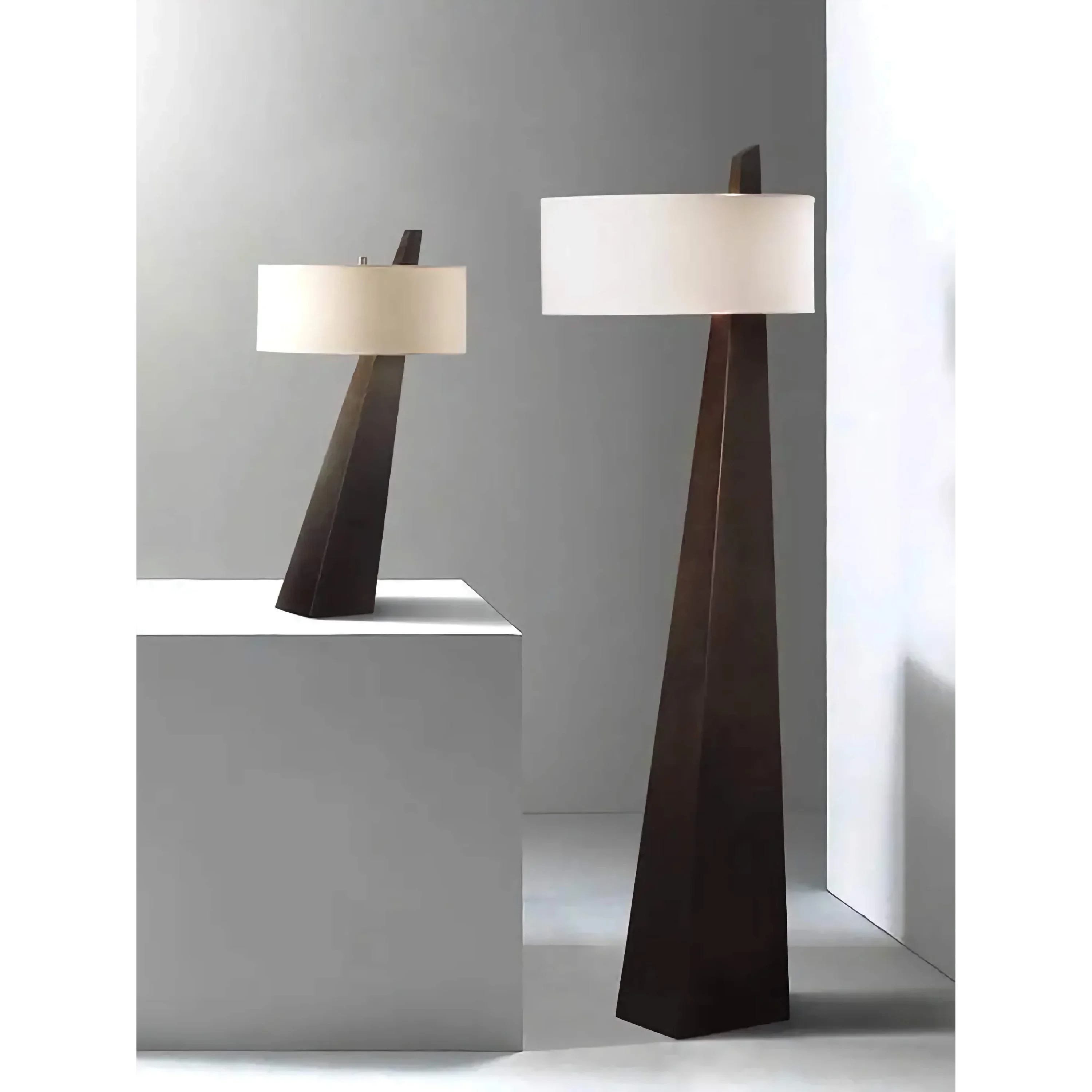 MONOLITHIC BLACK TAPERED FLOOR LAMP | CLVMO0280