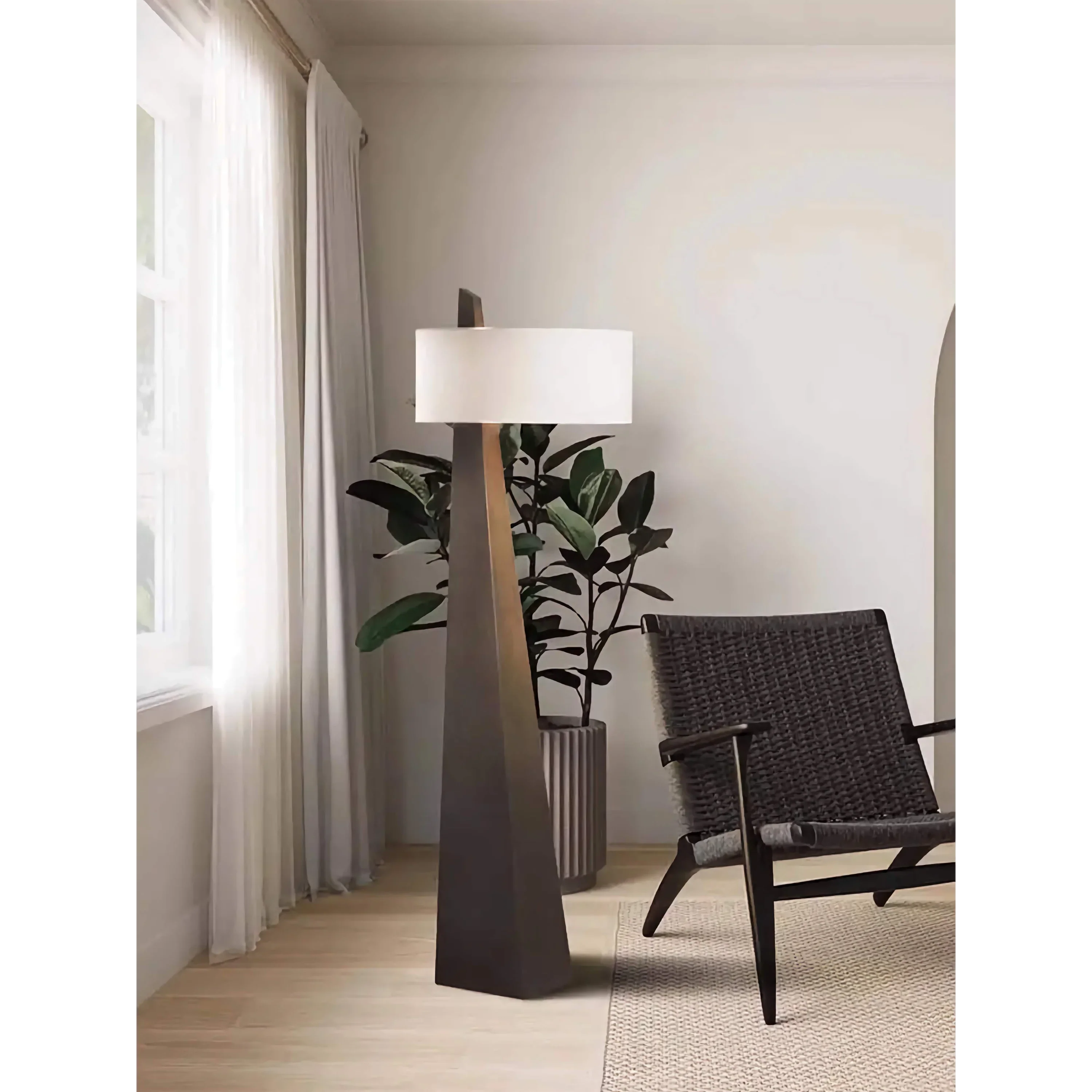 MONOLITHIC BLACK TAPERED FLOOR LAMP | CLVMO0280