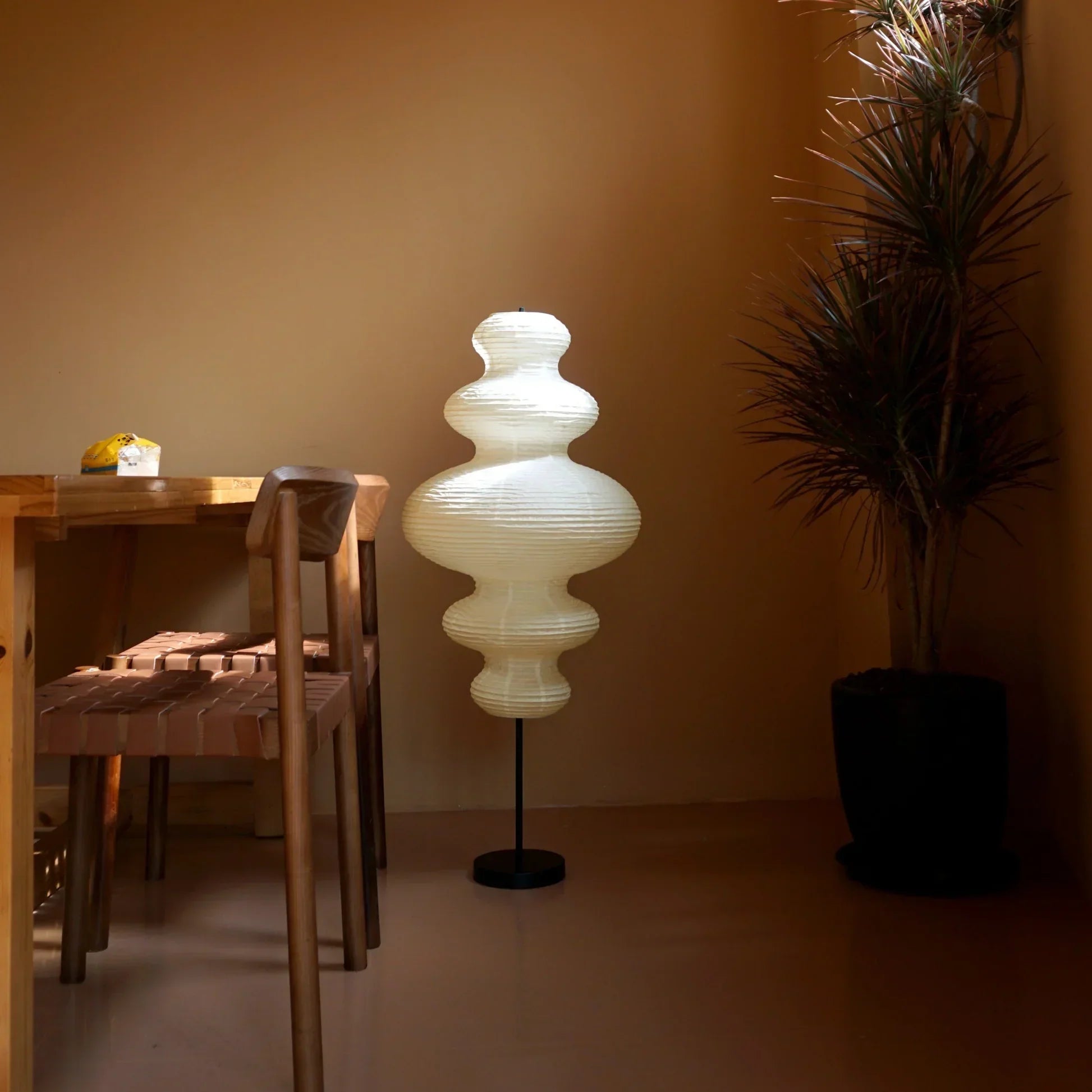 NOGUCHI PAPER FLOOR LAMP | DESIGN CL85032