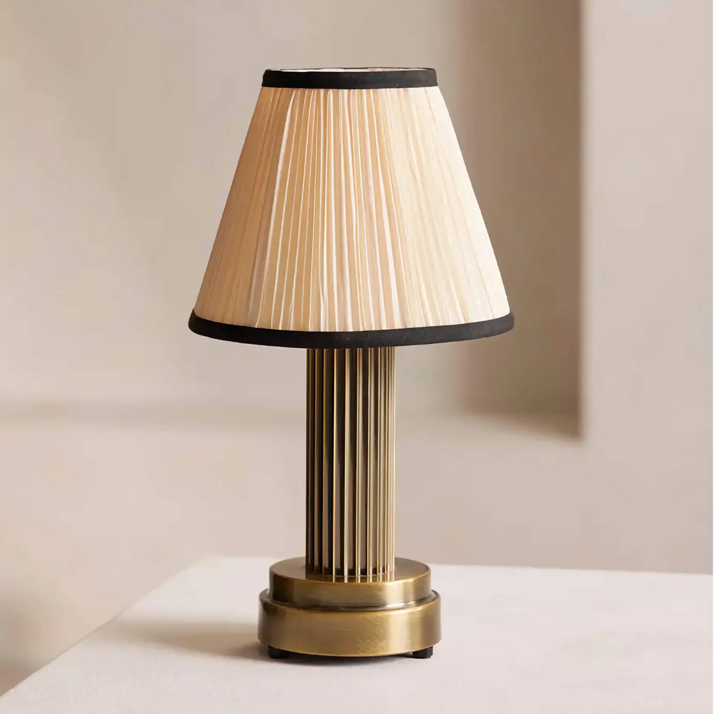 PLEATED FABRIC SHADE TABLE LAMP | CLKKJIM58
