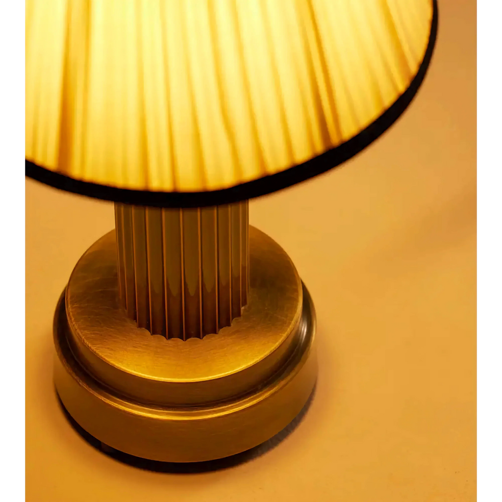 PLEATED FABRIC SHADE TABLE LAMP | CLKKJIM58
