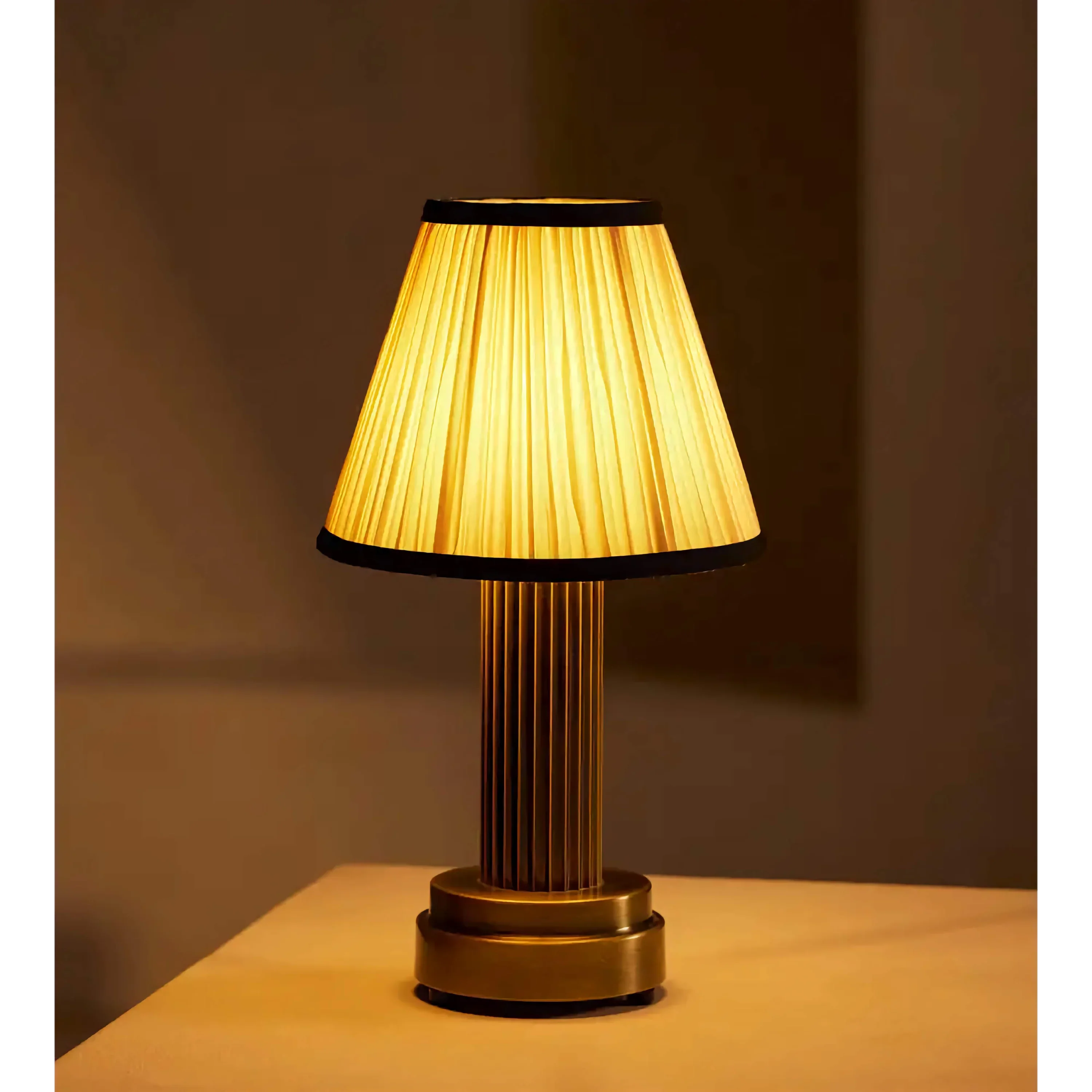 PLEATED FABRIC SHADE TABLE LAMP | CLKKJIM58