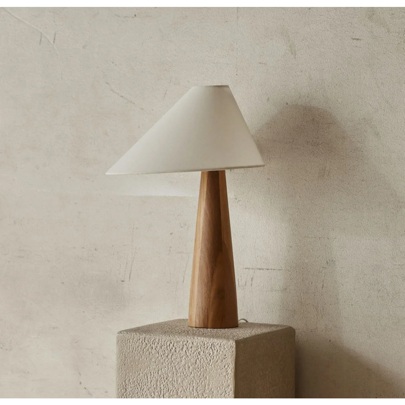 VINTAGE SOLID WOOD TABLE LAMP | CL333320