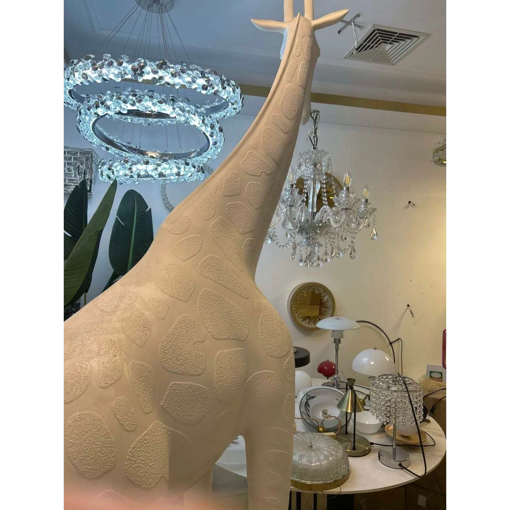 WHITE GIRAFFE SCULPTURE LAMP WITH CRYSTAL CHANDELIER | DESIGN CL025A
