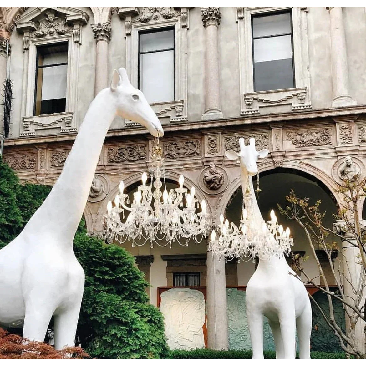 WHITE GIRAFFE SCULPTURE LAMP WITH CRYSTAL CHANDELIER | DESIGN CL025A