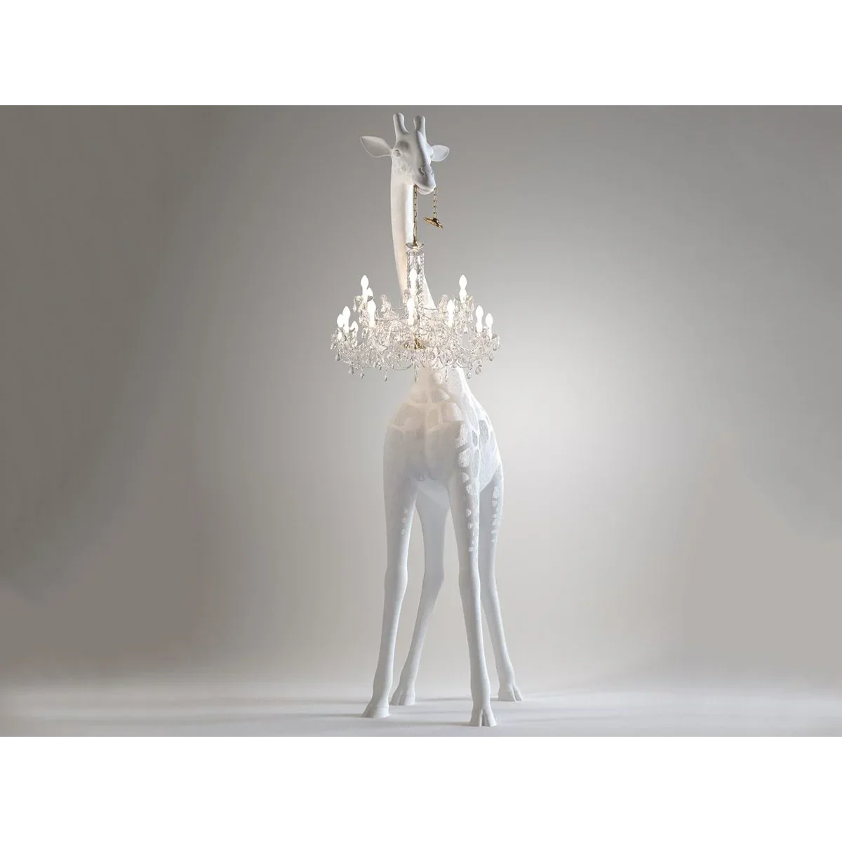 WHITE GIRAFFE SCULPTURE LAMP WITH CRYSTAL CHANDELIER | DESIGN CL025A
