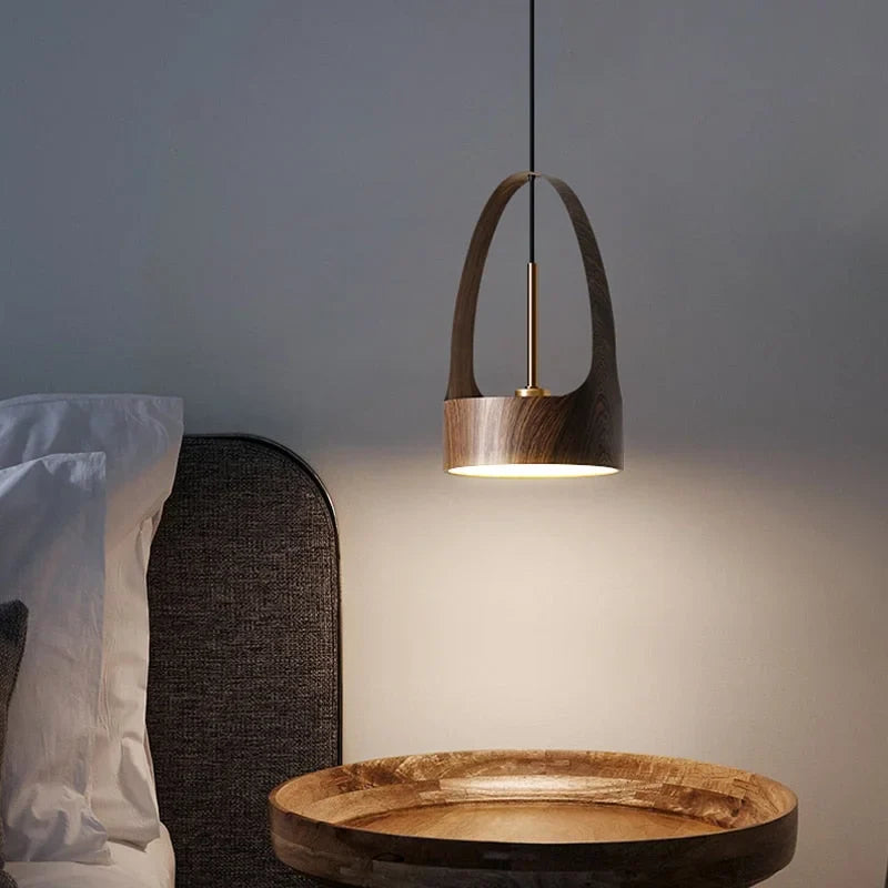 WOODEN-INSPIRED PENDANT LAMP