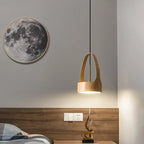 WOODEN-INSPIRED PENDANT LAMP