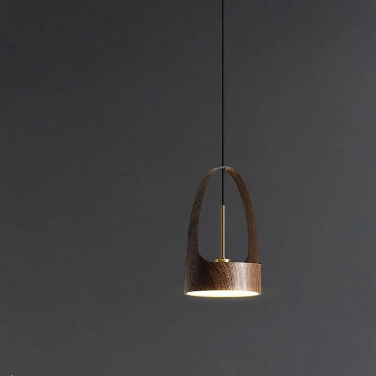 WOODEN-INSPIRED PENDANT LAMP
