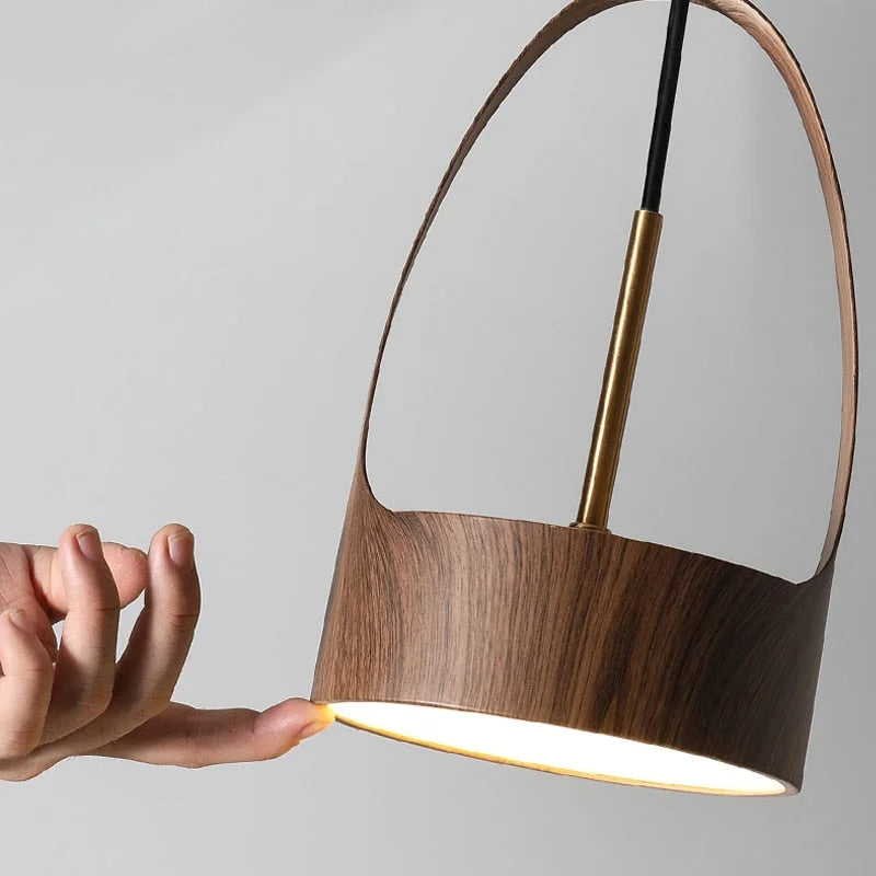 WOODEN-INSPIRED PENDANT LAMP